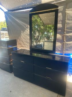 Dresser mirror 2 nightstands wardrobe