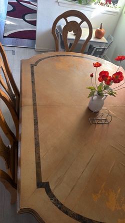 Dinner table Free