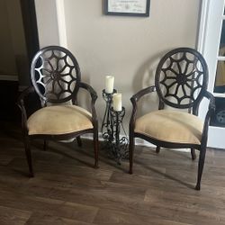 2 Chairs Good Conditions 