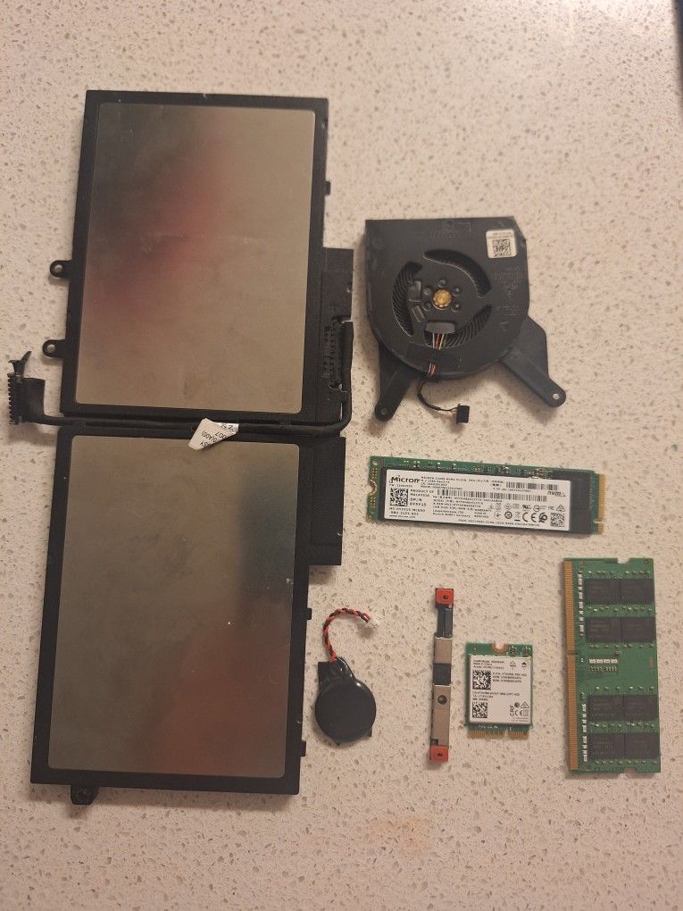 RAM DDR4
8 GB SSD M.2 NVMe
Wi-Fi module (Intel Wireless-AC / AX)
CMOS battery with connector
Cooling fan
Webcam (camera module)