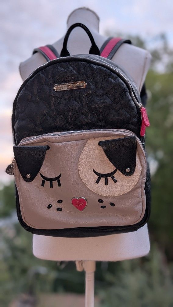 Betsey Johnson Collectable "Puppy" Backpack
In great condition, there are a couple of little scuffs on the front that might be able to wiped off.
Su