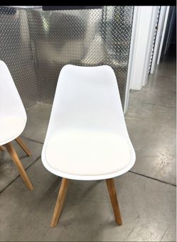 White Modern Tulip-Style Dining Chair