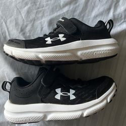 Kids Under Armor Shoes Size 13 Never Used