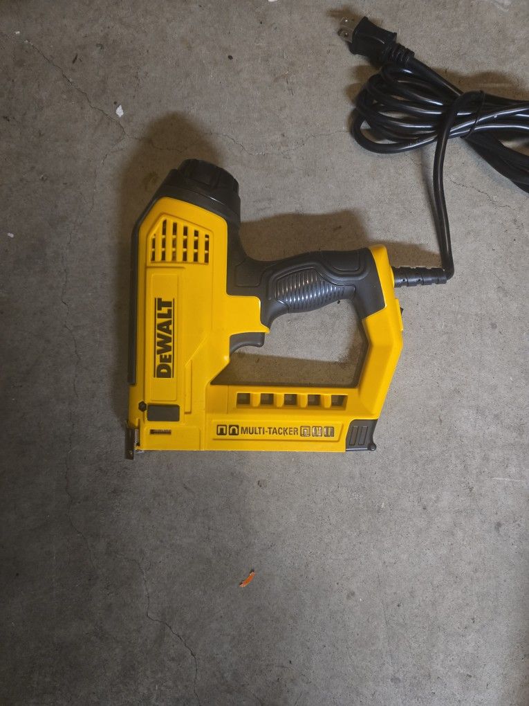 DeWalt Multi-Tacker