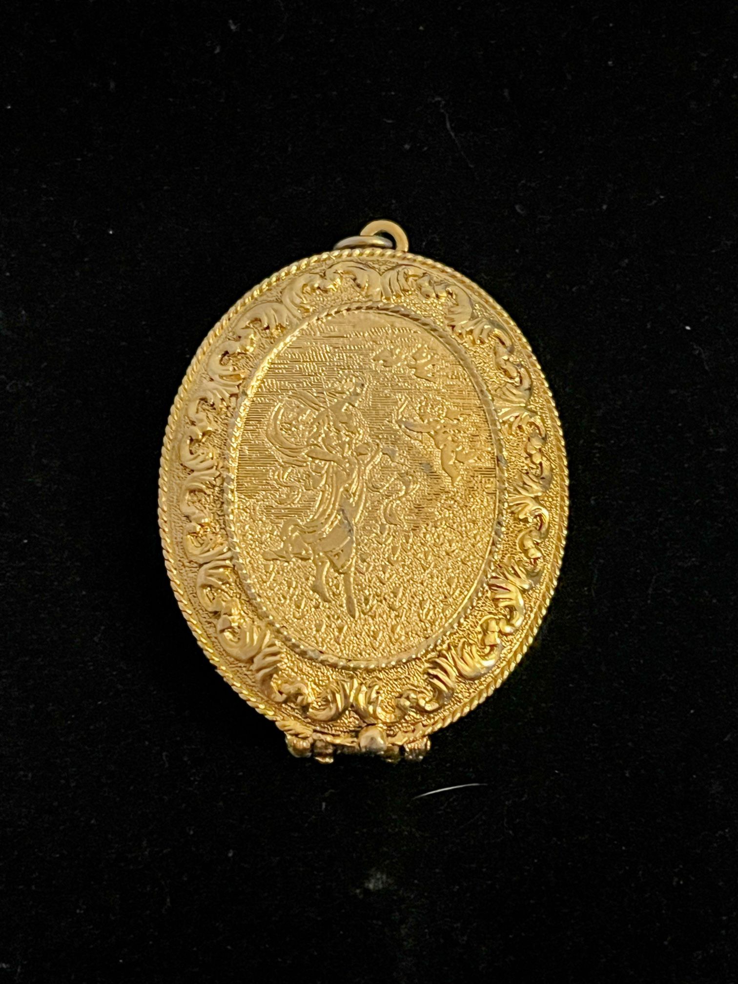 Vintage Gold Tone Large Oval Locket NO CHAIN Solid Perfume Fragrance
