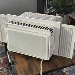 Windmill 6,000 BTU Air Conditioner - Lightly Used