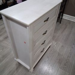 4  Drower Dresser 