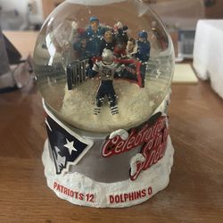 Patriots Snow Globe NFL Forever Collectibles "Celebration In The Snow" TEDY.B 54