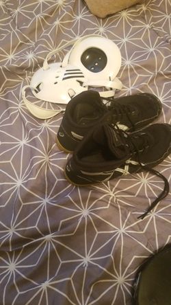 Size 9 Wrestling shoes and head gear