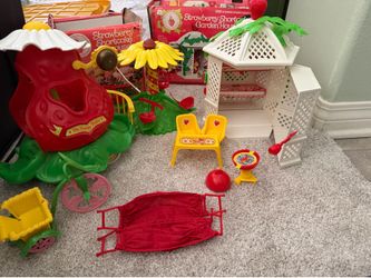 Strawberry Shortcake village vintage