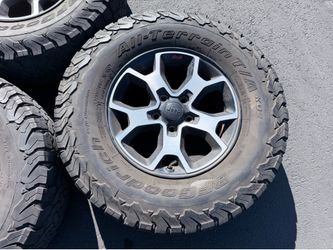 (1) 17” Jeep Rubicon Wheels 285/70R17 Bfgoodrich All Terrain Spare