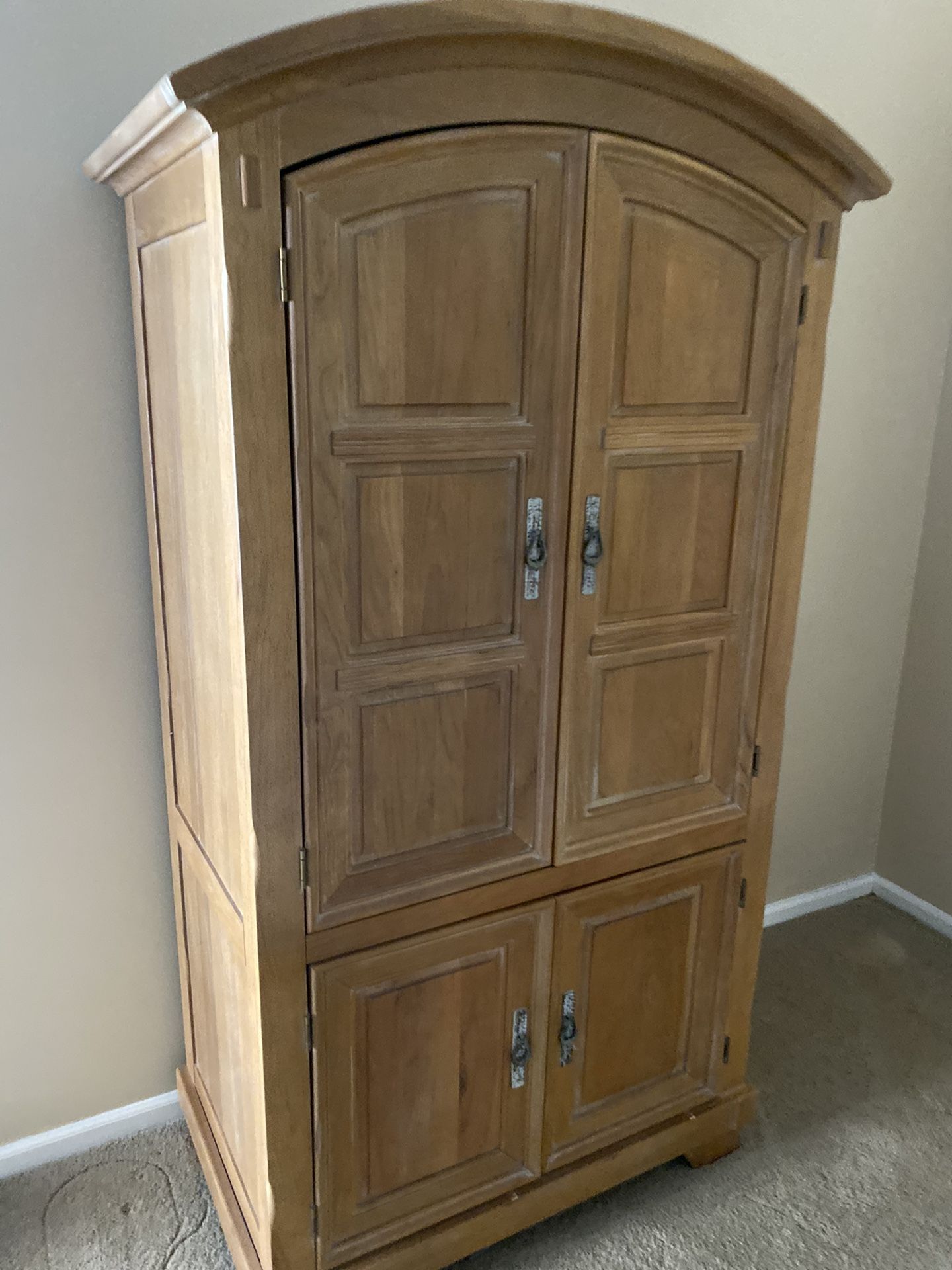 Armoire / see description