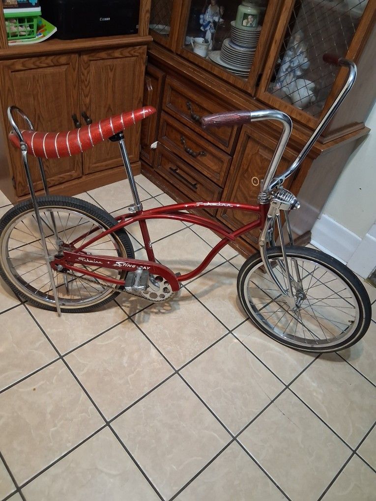 1964 Schwinn Sting-Ray Deluxe – Original Survivor – Flamboyant Red – Springer Fork
²