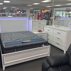 One Time Offer👍Beautiful White Glamorous 5pc Bedroom Furniture Set With LED Lighting Available Only $699‼️
