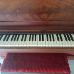 Piano With Seat 