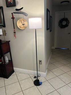 Nw Floor Lamp whit Smart 💡 , Control By Your Phone or On / Off SwitchFoot
