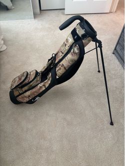 Sunday Golf Par 3 Golf Bag