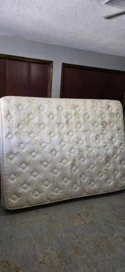 Queen size mattress and box spring