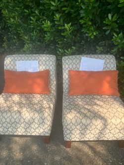 Free Chairs W pillows