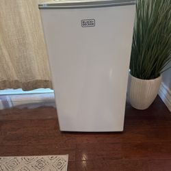 Mini Fridge 