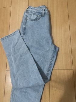 Pacsun High-Waisted Mom Jeans - Light Wash
