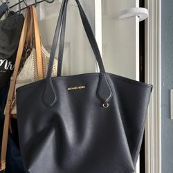 Authentic Michael Kors Navy Blue Purse – Used Condition