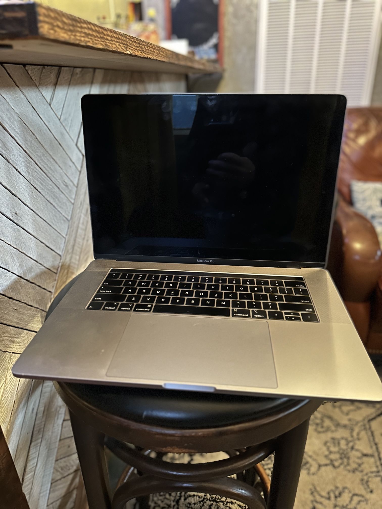 2018 MacBook Pro 15” Touch Bar | i7 | 16GB | 256GB SSD