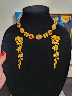 Unique stunning cameo necklace and matching flower earrings in gold