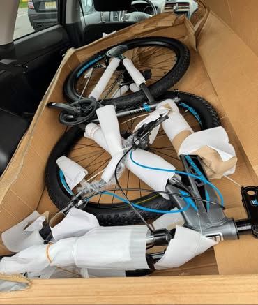 Mongoose Impasse HD 29” mountain bike.