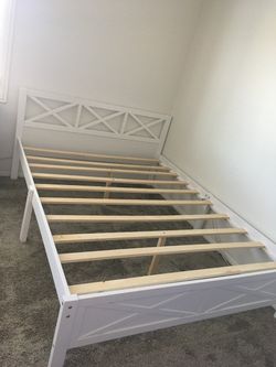 White Queen Size Platform Bed Frame W/Headboard & Footboard