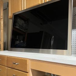 Samsung Ultra Slim 46 inch 1080p LED TV and Ultra Slim Wall Mount