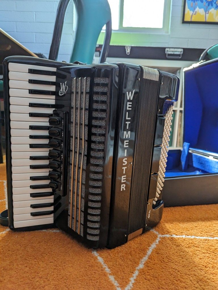 Weltmeister Opal Accordion 36 Keys for Sale in Phoenix, AZ OfferUp