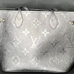 Louis Vuitton Never Full Purse 