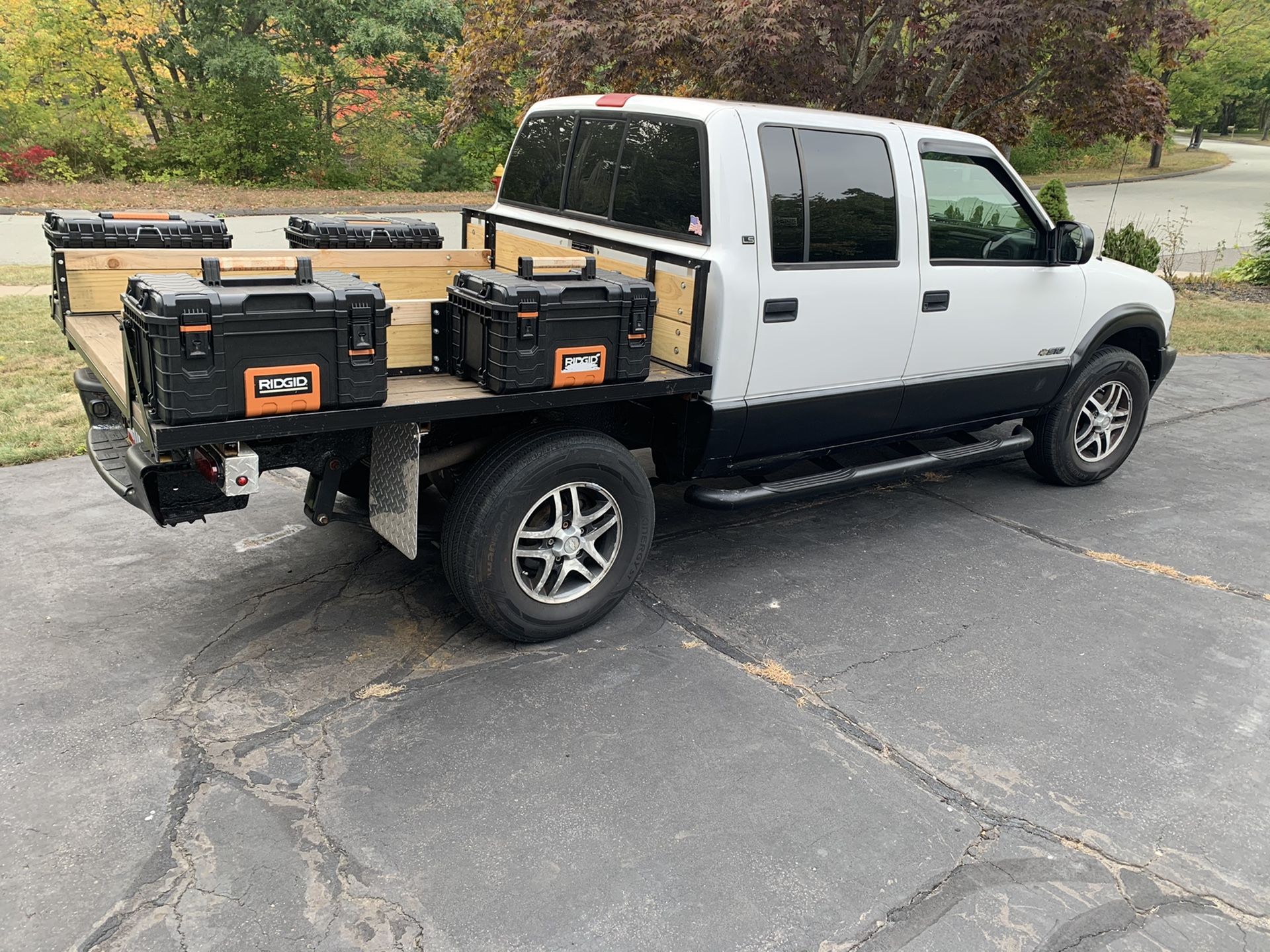 2003 CHEVY S10 FLATBED WITH 4 RIDGID BOXES 4x4