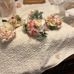 Bridal bouquet and 4 Bridesmaids’ Bouquets