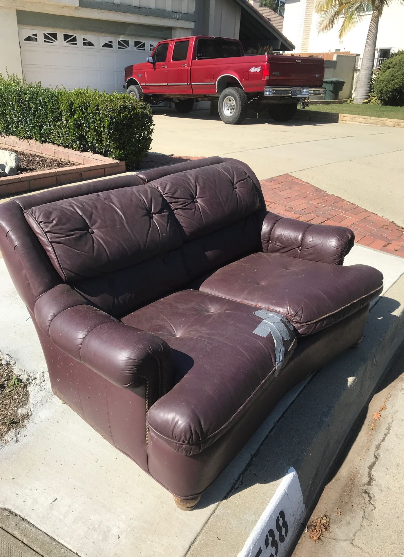 Love seat curb alert