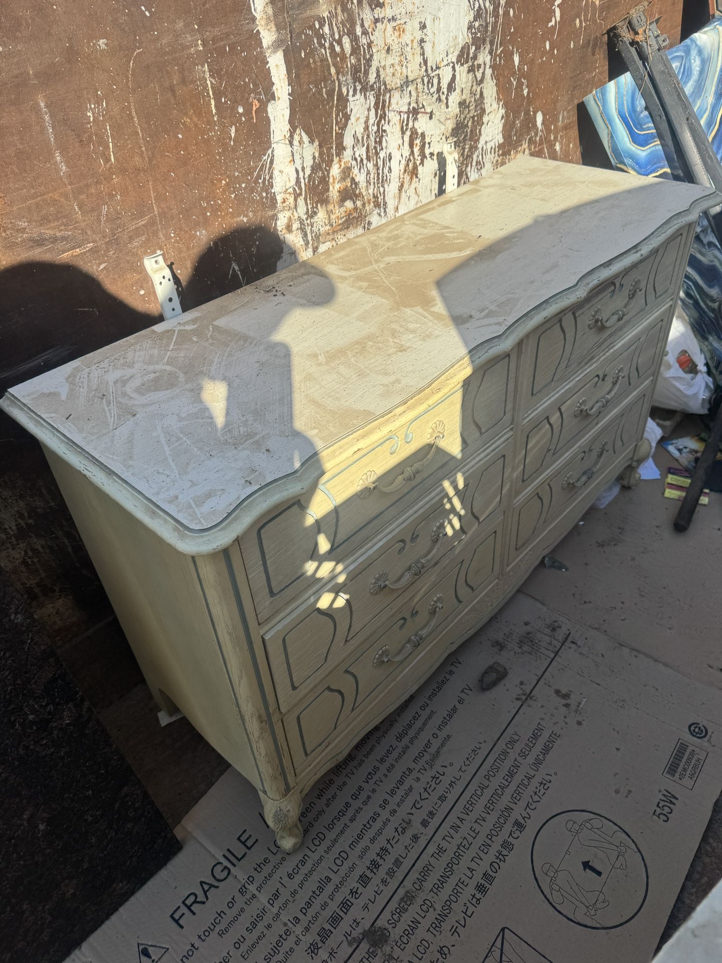 A Bedroom Desk And Dresser With Mirror
