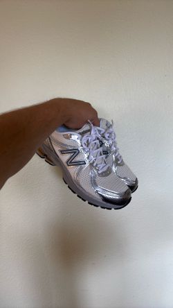 New Balance 860 V2