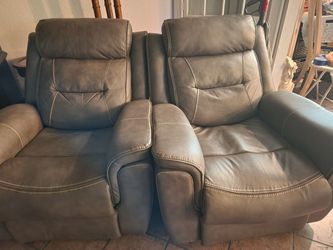 2 Recliners
