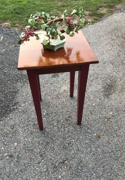 Corner table