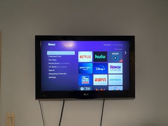 LG 32” with wall mount