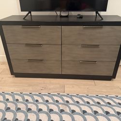 Living Spaces, modern 6 drawer dresser