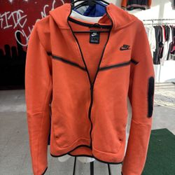 NIKE TECH ORANGE SIZE SMALL
