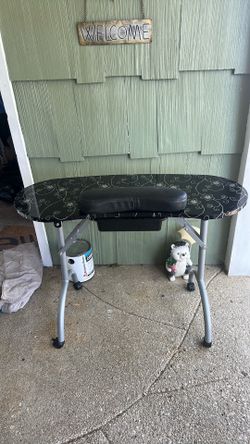 Nail tech desk