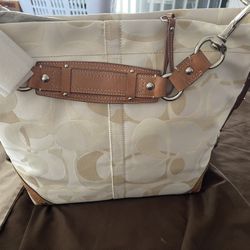 New Authentic Coach Purse -Large- Vintage No Longer In Circulation 