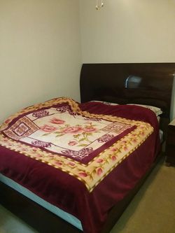 Bedroom set (like new)