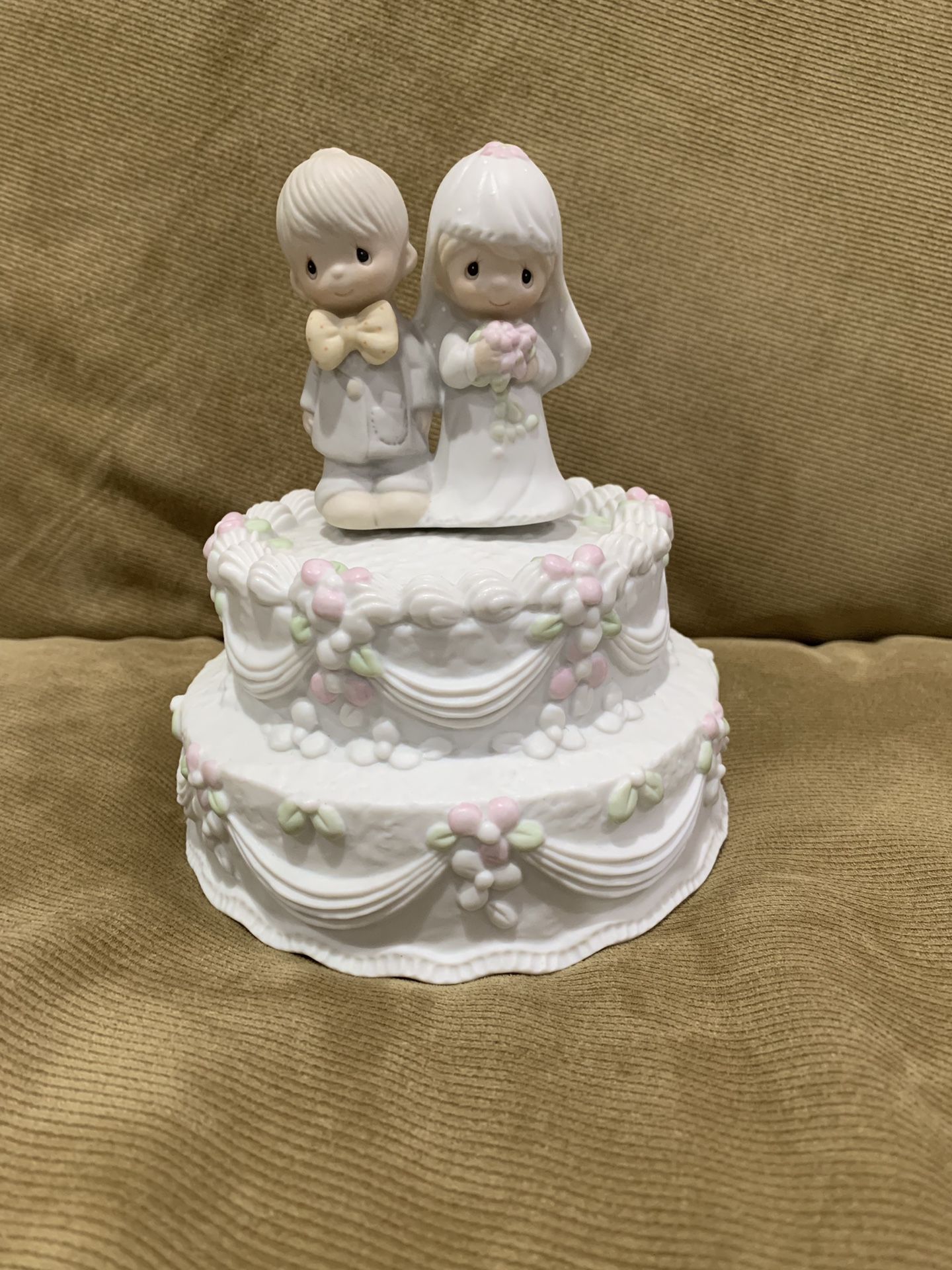 Precious Moments Wedding Cake music box