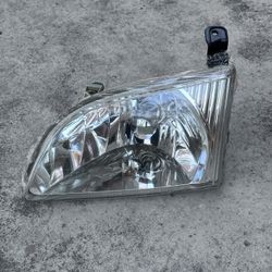 2001-2002 Toyota Sienna Left Headlight Assembly New 