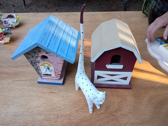2 Bird houses