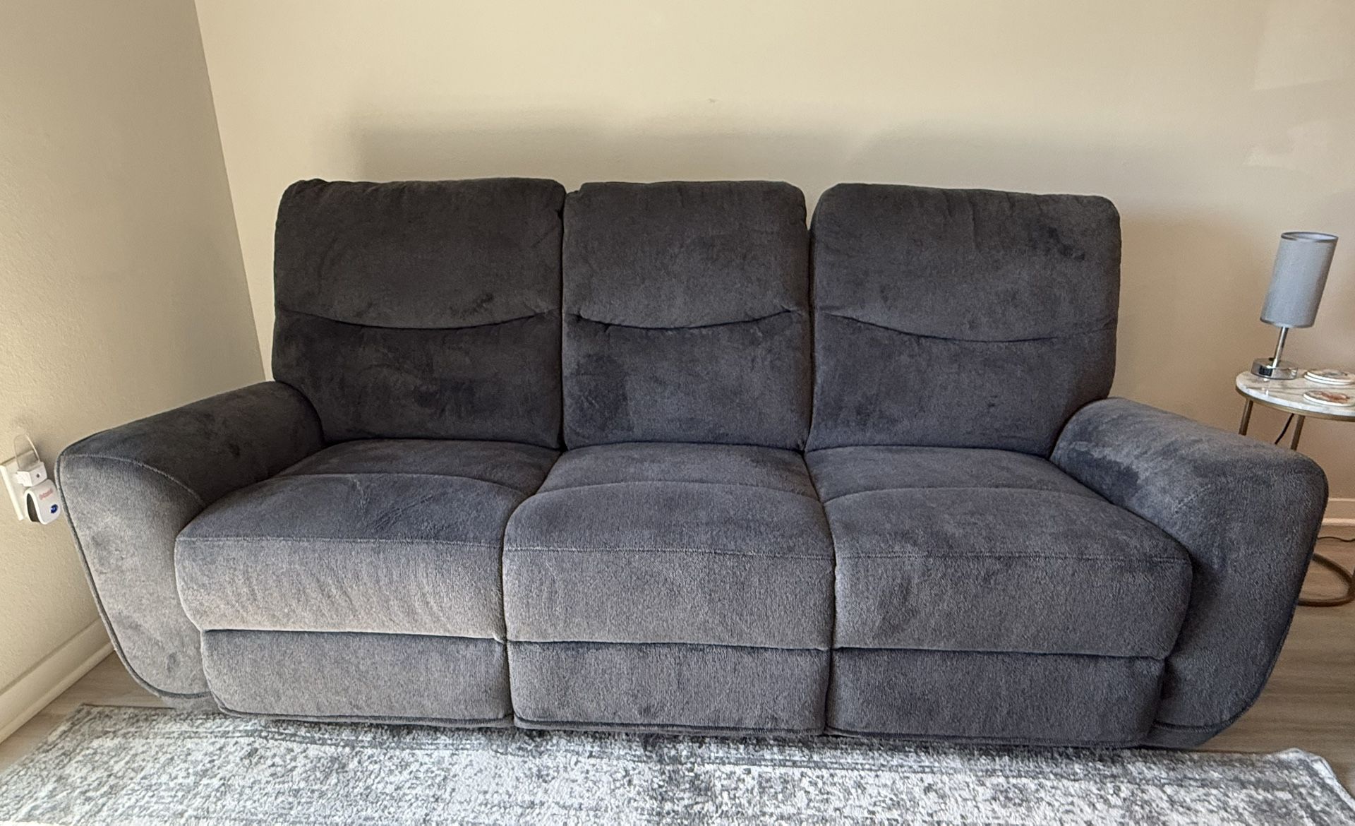 Modern Power Reclining Sofa with USB – Excellent Condition!